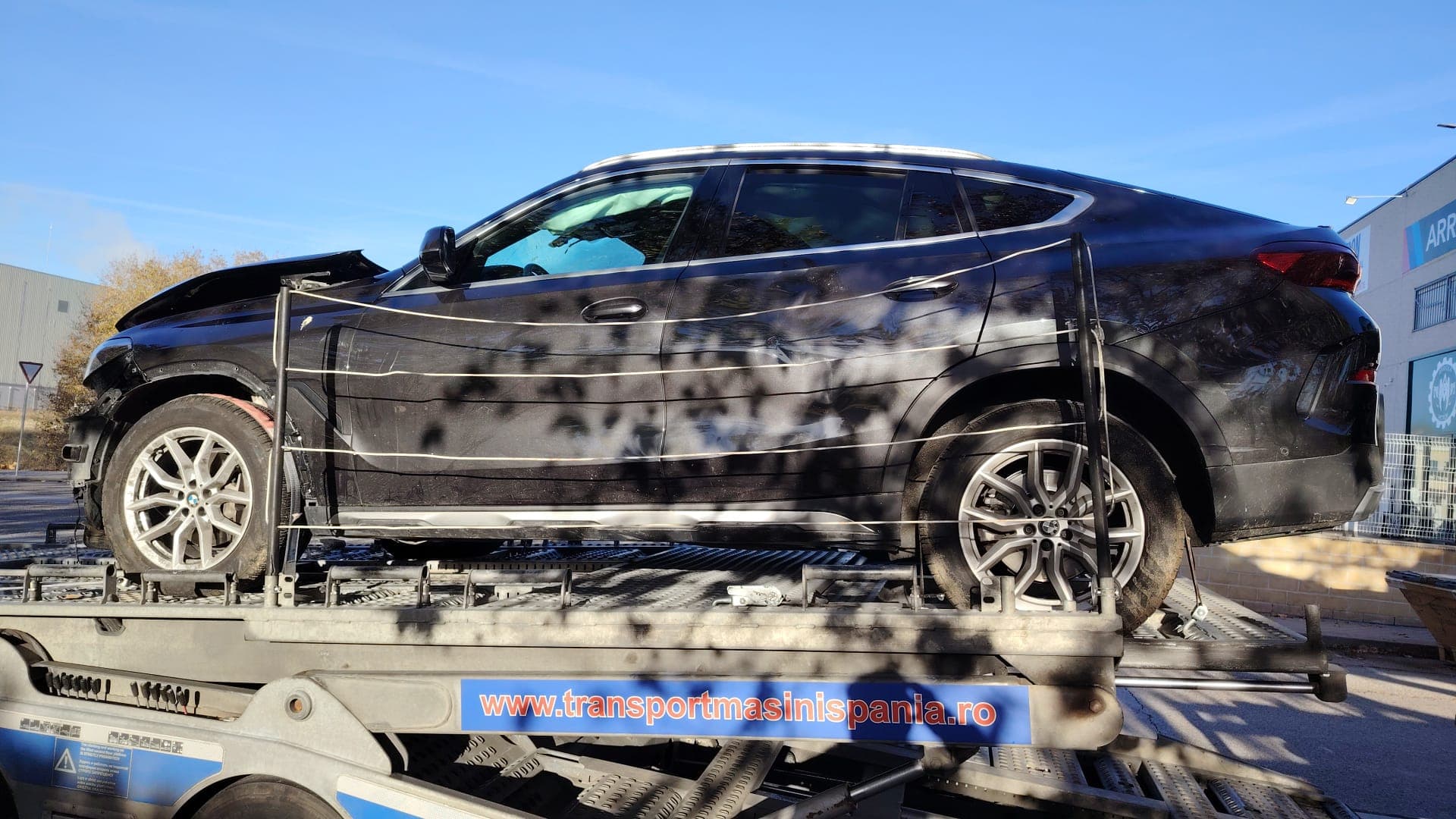 Transport mașină avariată